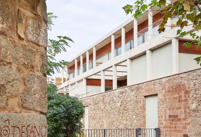 6 dwellings in Cabrera de Mar by Twobo + Luis Twose. Photograph by José Hevia 6 dwellings in Cabrera de Mar by Twobo + Luis Twose. Photograph by José Hevia