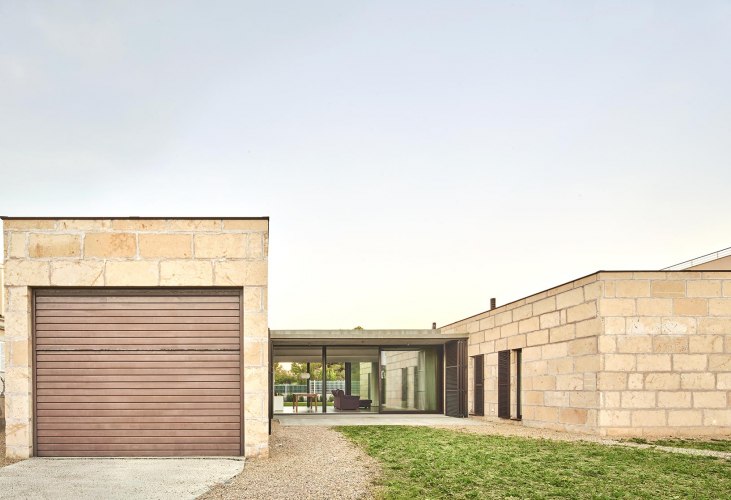 Exterior view. Casa es Carnatge by MIEL Arquitectos. Photograph @ José Hevia