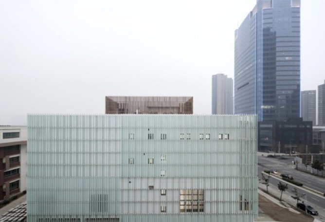 Zhengdong District Urban Planning Exhibition Hall por AZL architects. Fotografía por Yao Li