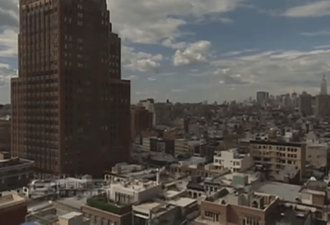 El Empire State Building se convierte en verde, por Planet Forward. Corte de vídeo.