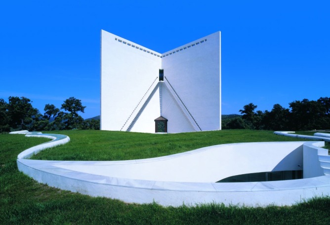 Exterior. Casa de Retiro Espiritual, Sevilla, España, 1978. Emilio Ambasz. Fotografía © Michele Alassio.