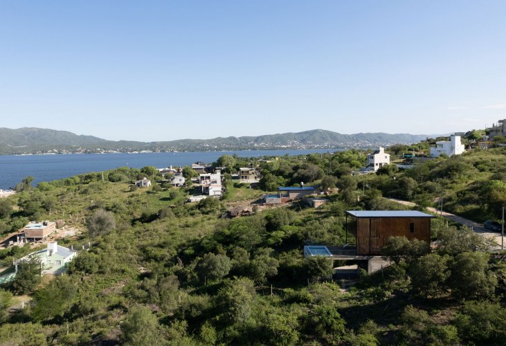 Siquiman Lodge por Pablo Senmartin Arquitectos. Fotografía por Gonzalo Viramonte.