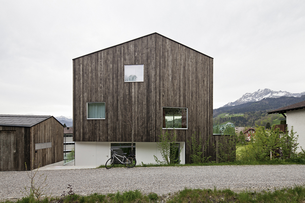 Three houses at Lucerne by THOMAS LUSSI | METALOCUS