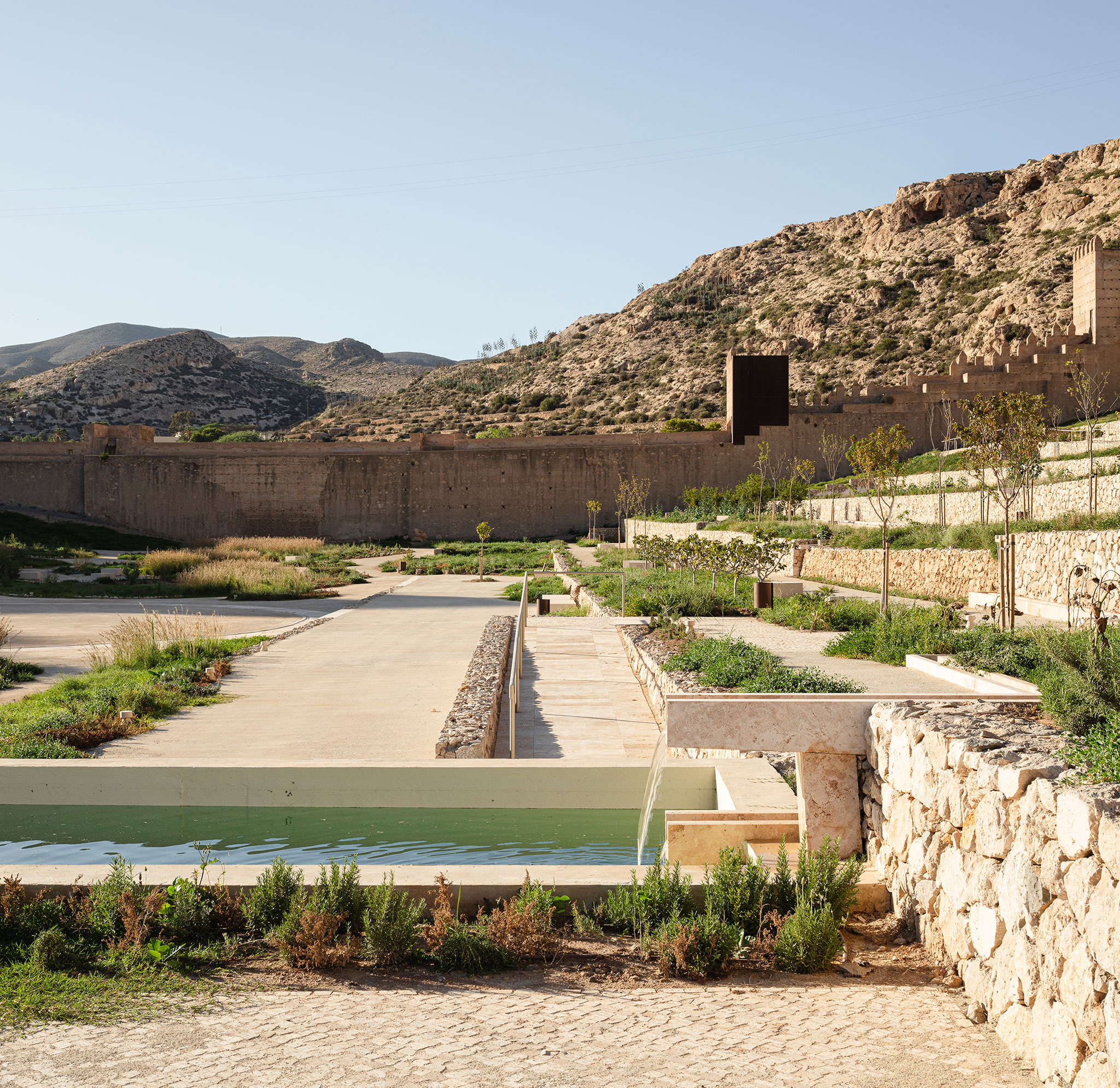 Paying attention to place. La Hoya Mediterranean Gardens Park by KAUH |  Metalocus