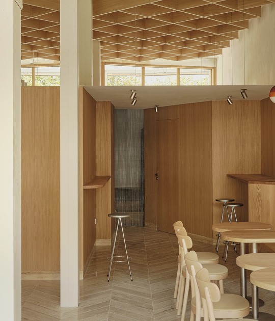 Regma Ice Cream Parlour by Zooco Estudio. Photograph by David Zarzoso Regma Ice Cream Parlour by Zooco Estudio. Photograph by David Zarzoso