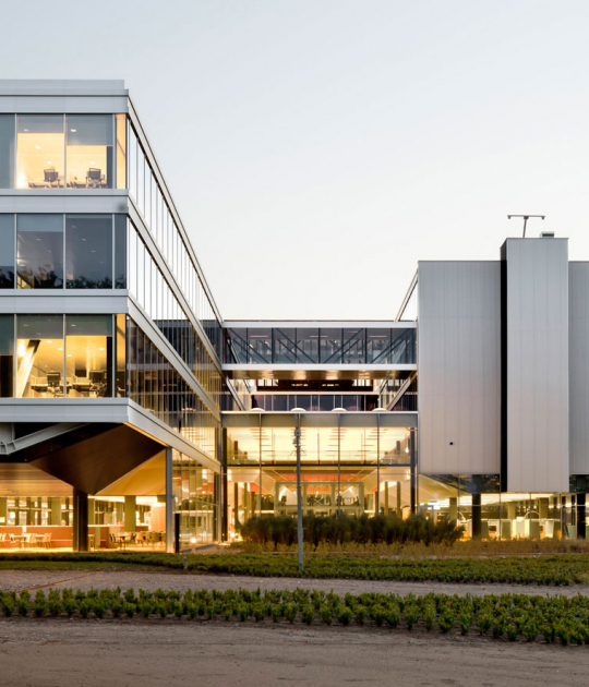 PGGM’s headquarters by Mateo Arquitectura. Photography © Adrià Goula PGGM’s headquarters by Mateo Arquitectura. Photography © Adrià Goula