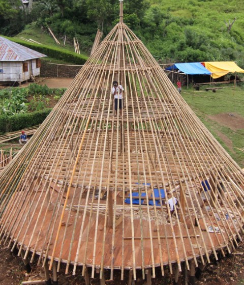 Proceso de reconstrucción. Imagen cortesía de Premio de Arquitectura Aga Khan / Rumah Asuh and Yori Antar Proceso de reconstrucción. Imagen cortesía de Premio de Arquitectura Aga Khan / Rumah Asuh and Yori Antar