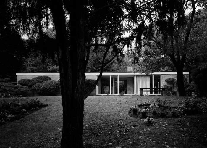 Philip Johnson's Booth House looking for new owners