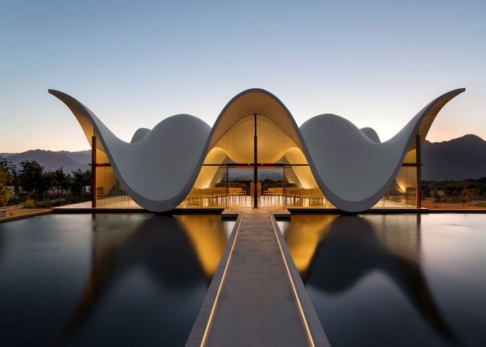 A sinuous roof to pray and to view South Africa by Steyn Studio