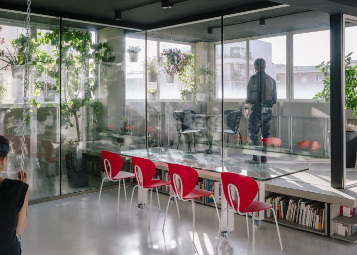 Ctrl+Green. A renovation project of an industrial space, changing its use into an office and house