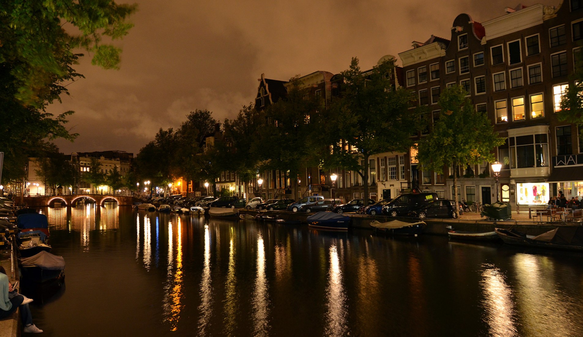 Вечер 2 капли. Ночной Амстердам. Амстердам вечером. Набережная Амстердам ночь. Обои на рабочий стол Амстердам.