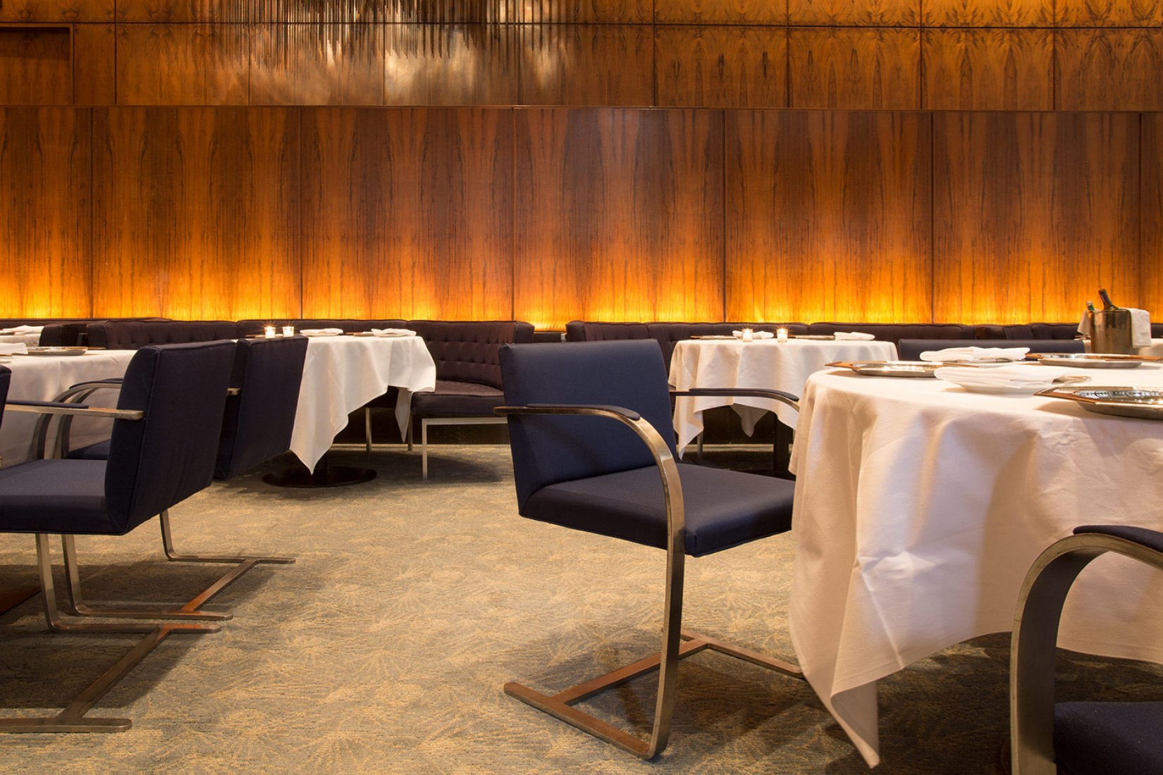 ¿quiere Tener Alguna Pieza Del Restaurante Four Seasons De Philip Johnson Sobre Arquitectura