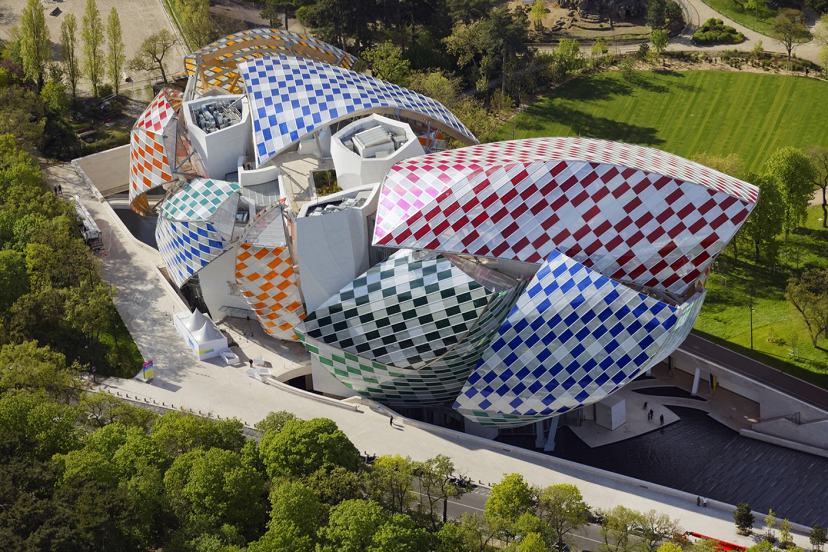 A Daniel Buren's colorful intervention at the Fondation Louis Vuitton, The  Strength of Architecture