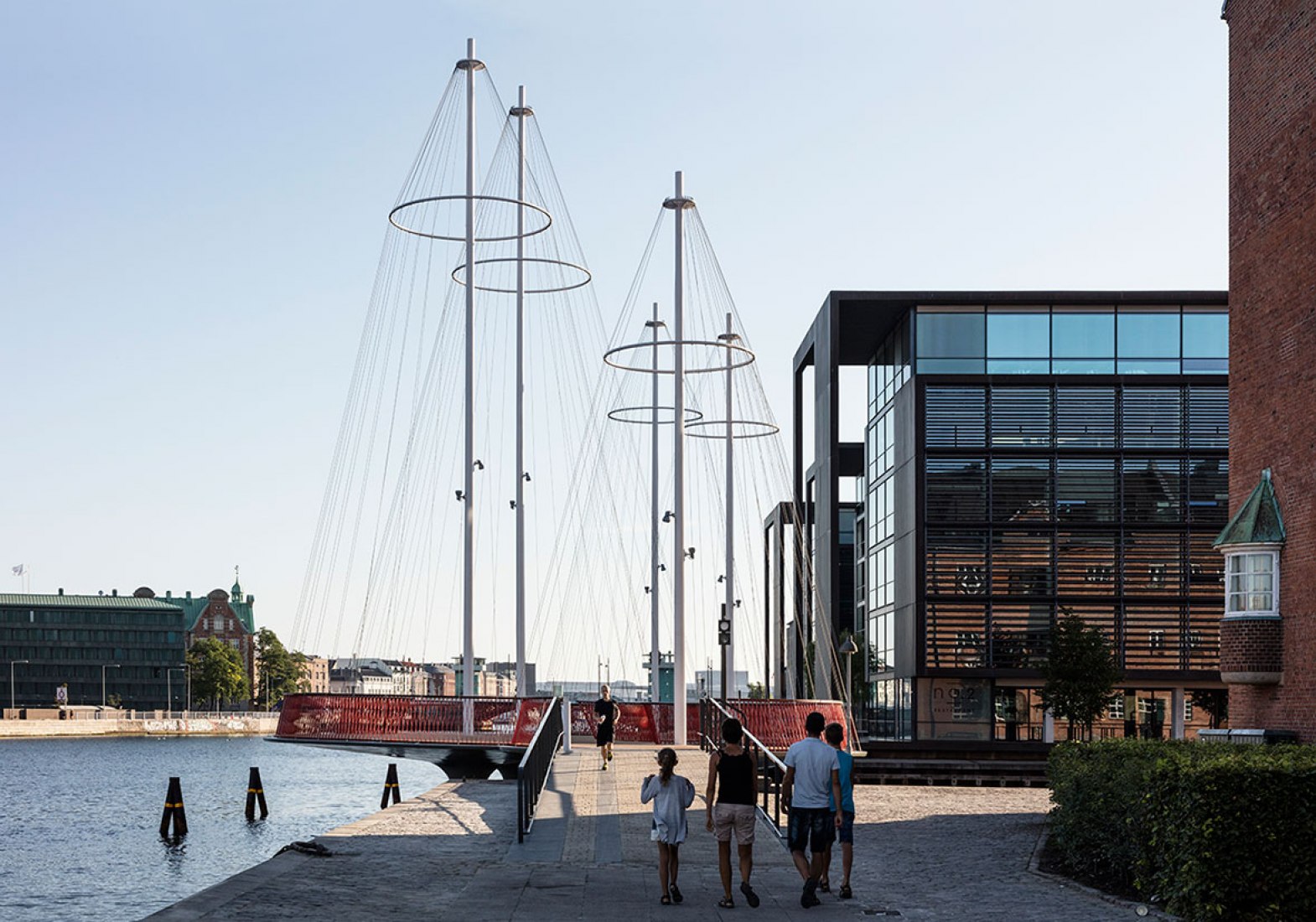 Cirkelbroen por Olafur Eliasson. Fotografía por Anders Sune Berg