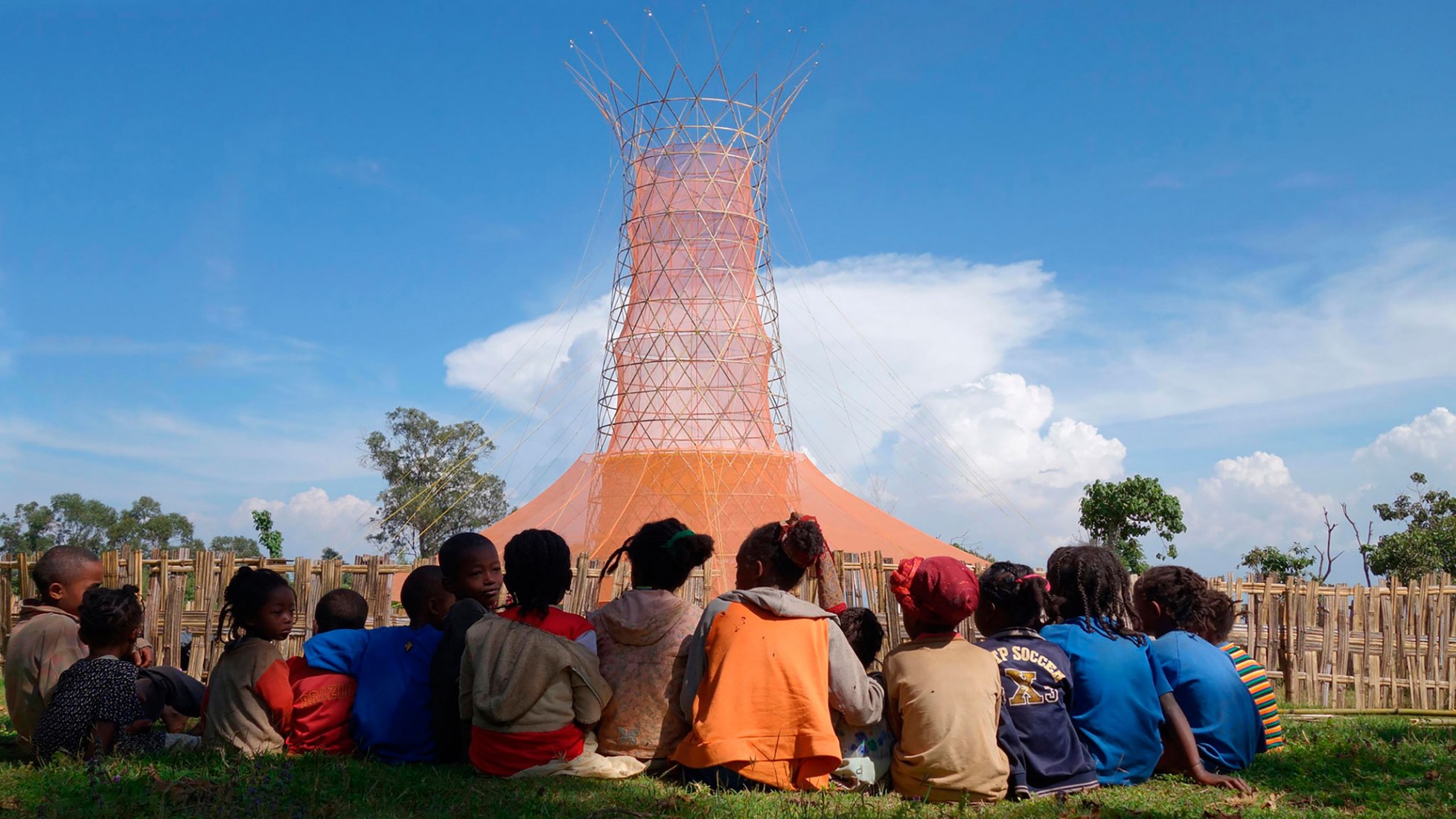 Warka Water por Arturo Vittori. Fotografía © Architecture and Vision / Arturo Vittori. Warka Water por Arturo Vittori. Fotografía © Architecture and Vision / Arturo Vittori.