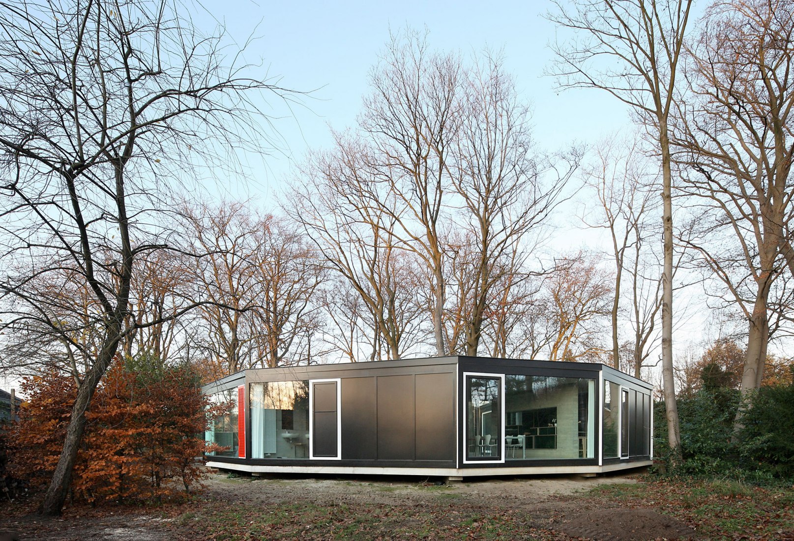 A house integrated in the forest. BM house by architecten de 