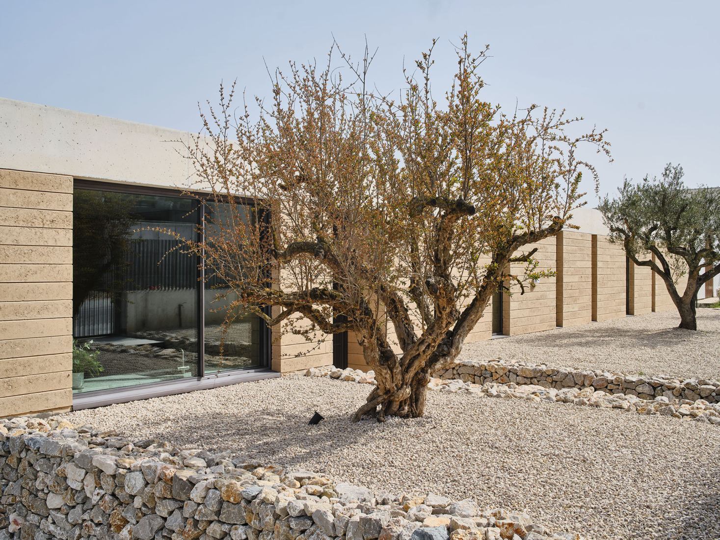 Casa Artiga by Atheleia Arquitectura. Photograph by Adrià Goula.