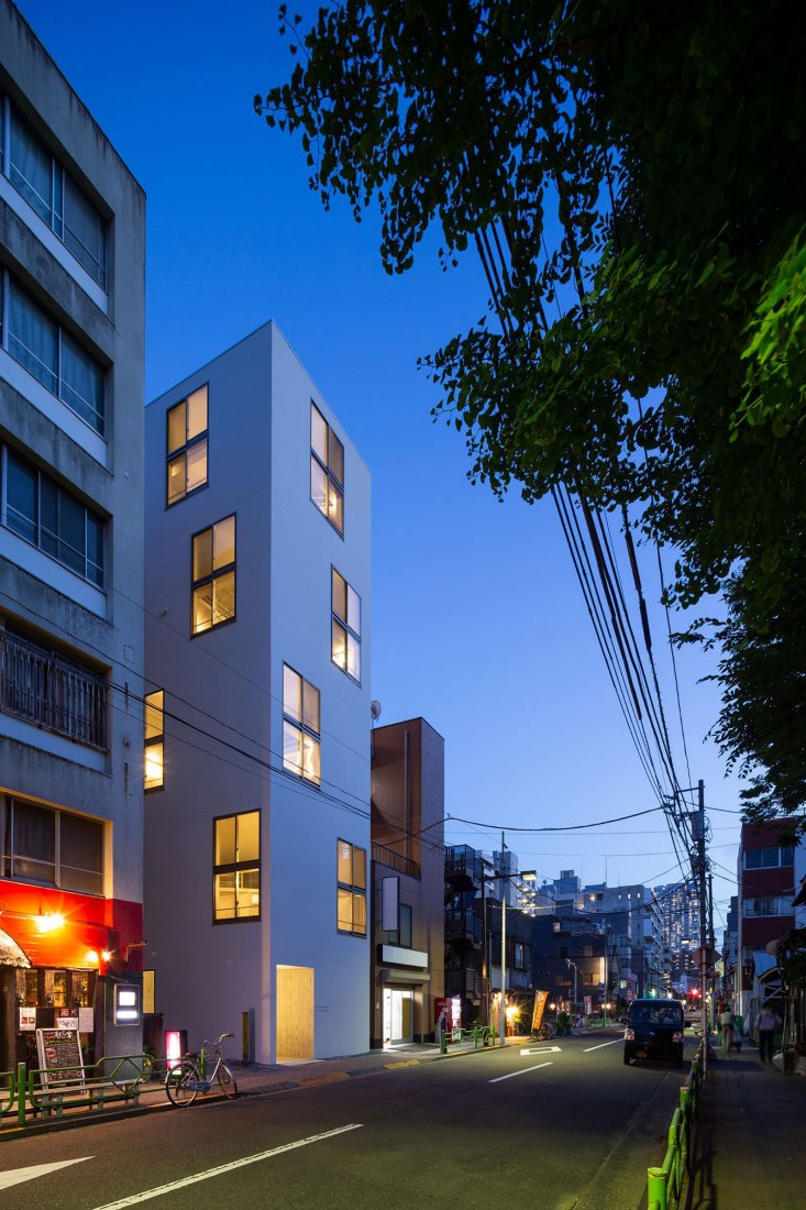 An open house. Tsukishima Court by Hiroyuki Ito | The Strength of ...