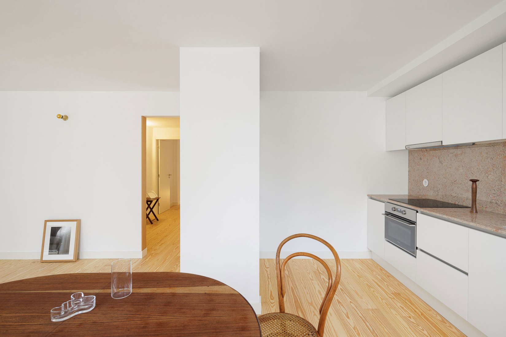 Small Dishes building by José Pedro Lima. Photography by Ivo Tavares Studio. Small Dishes building by José Pedro Lima. Photography by Ivo Tavares Studio.