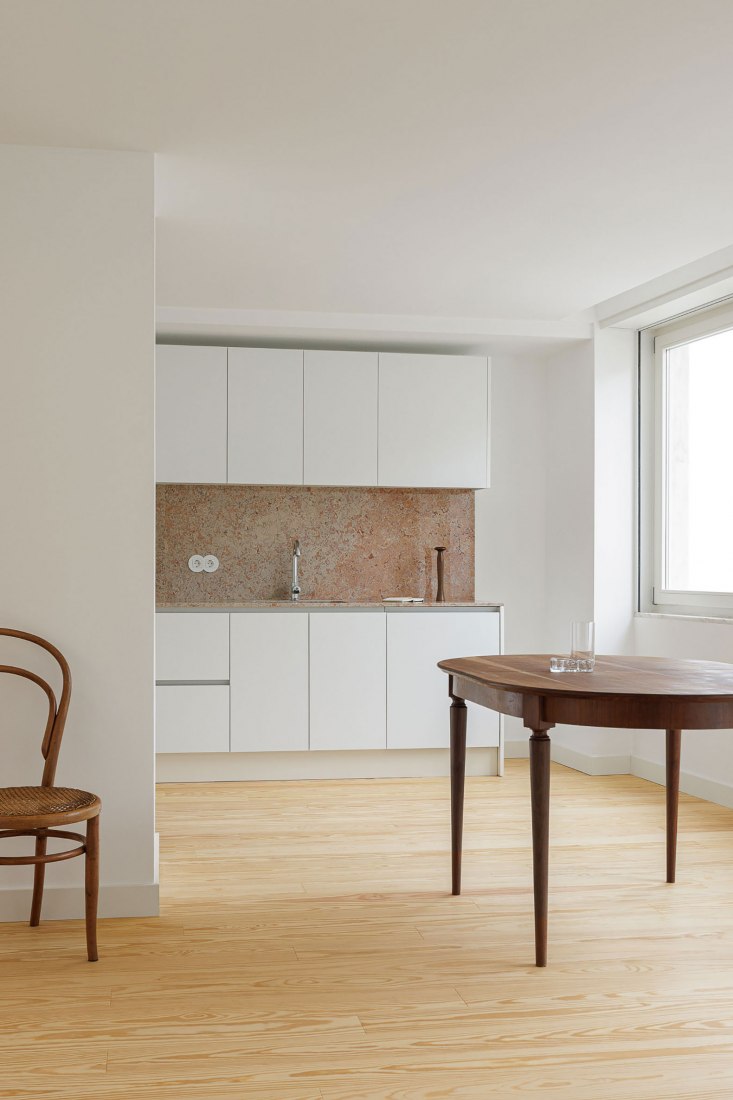 Small Dishes building by José Pedro Lima. Photography by Ivo Tavares Studio. Small Dishes building by José Pedro Lima. Photography by Ivo Tavares Studio.