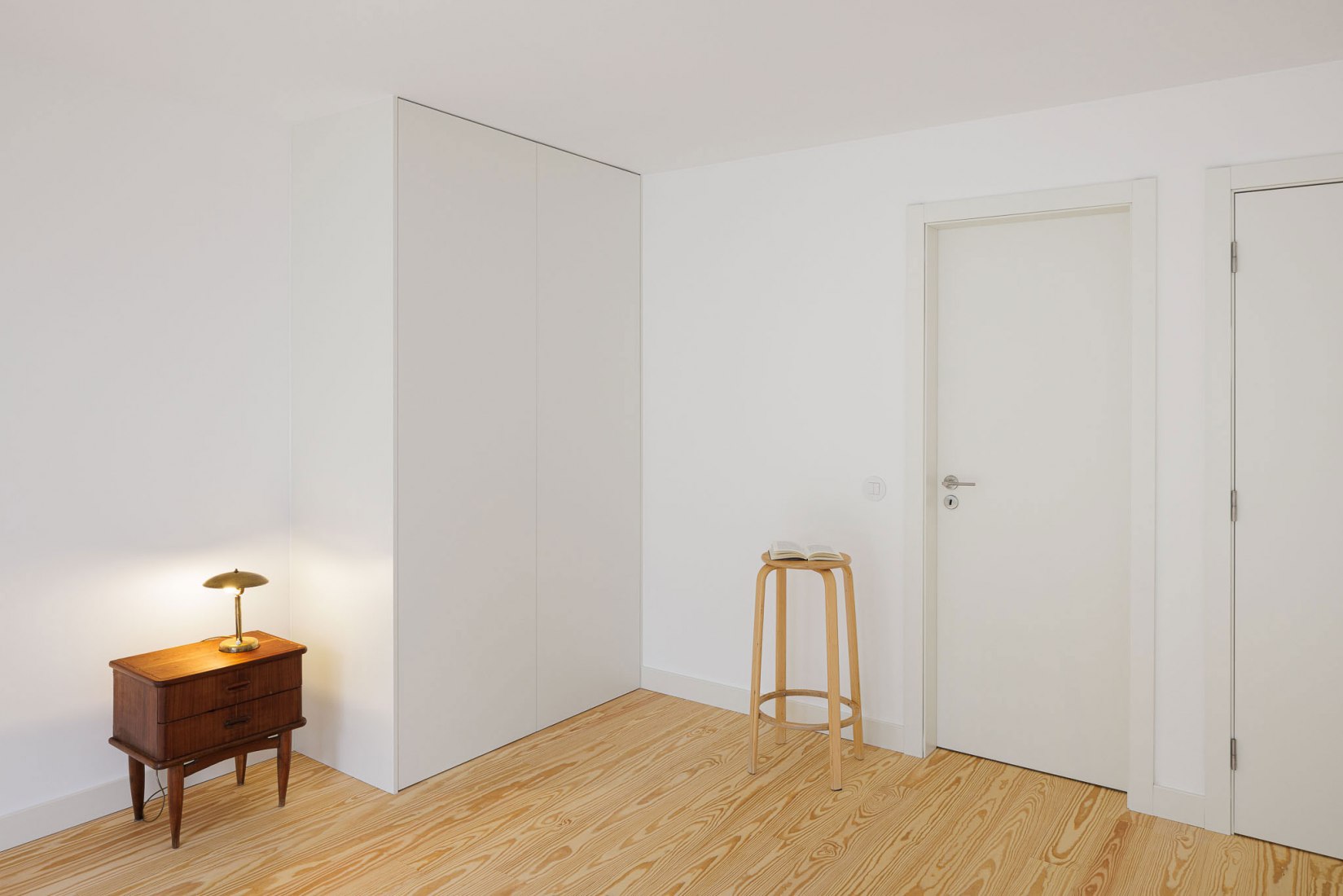 Small Dishes building by José Pedro Lima. Photography by Ivo Tavares Studio. Small Dishes building by José Pedro Lima. Photography by Ivo Tavares Studio.