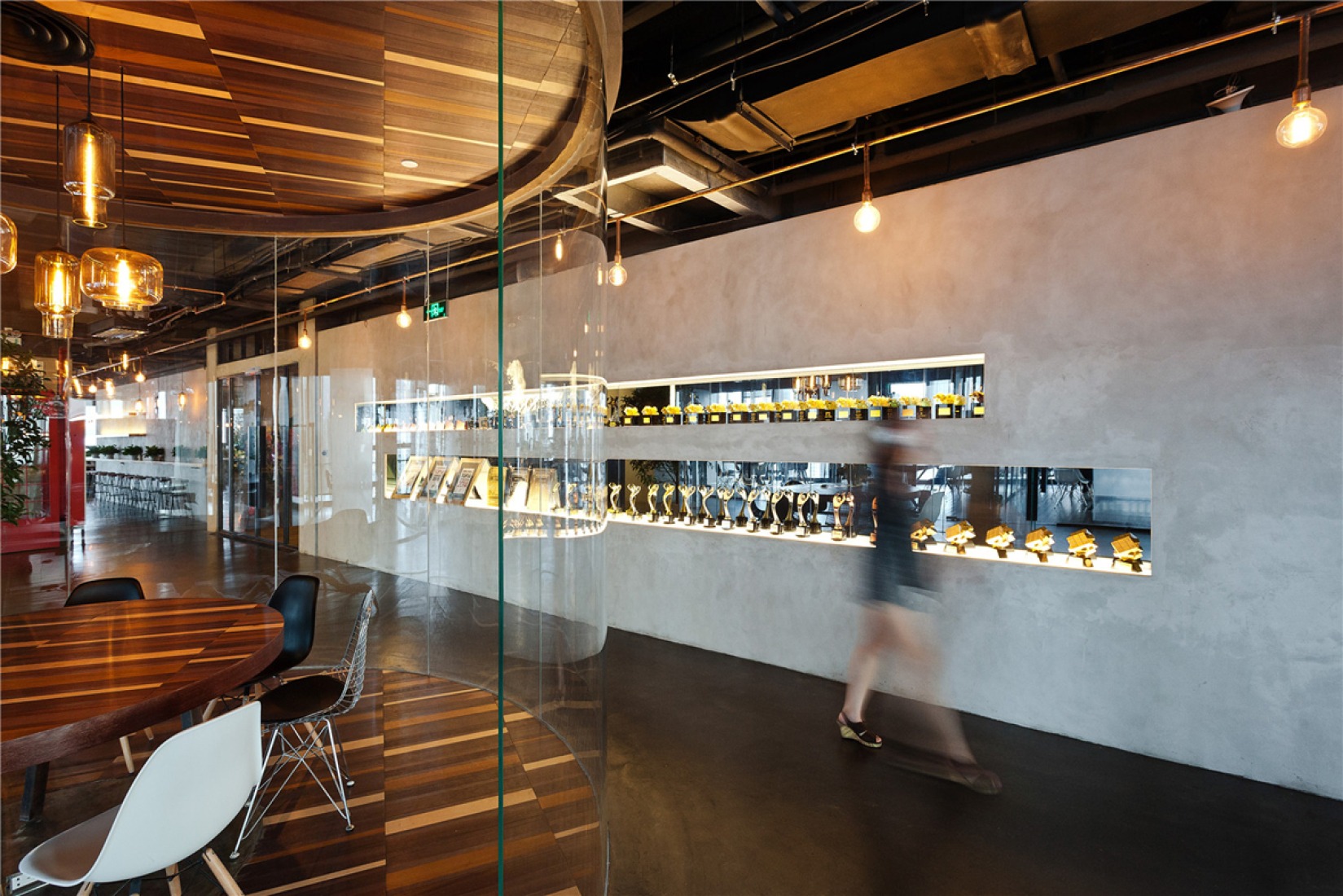 Interior. LEO offices by llLab. Photography © Peter Dixie. Interior. LEO offices by llLab. Photography © Peter Dixie.