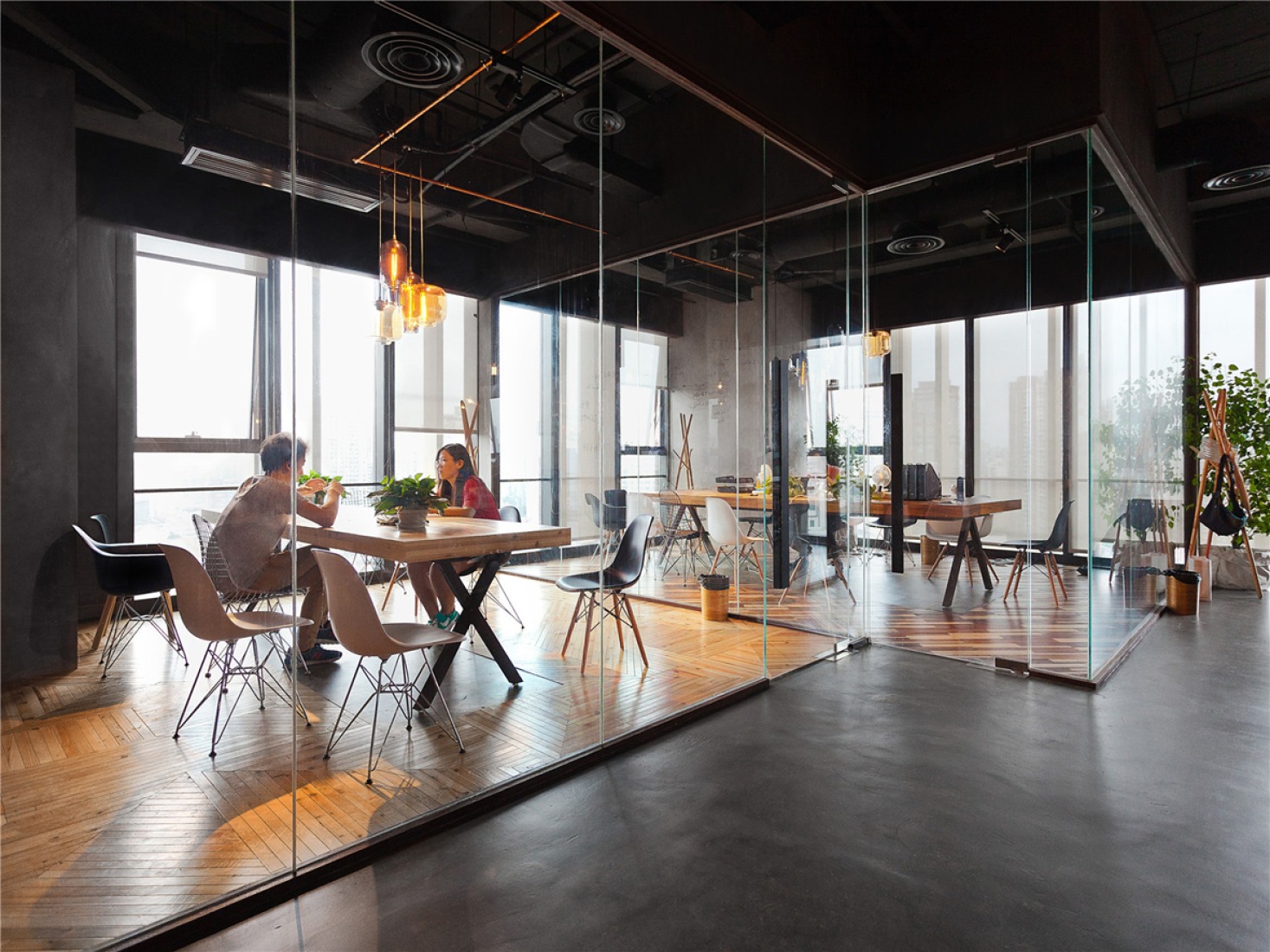 Interior. LEO offices by llLab. Photography © Peter Dixie. Interior. LEO offices by llLab. Photography © Peter Dixie.r. Oficinas LEO por LLLab. Fotografía © LLLab.
