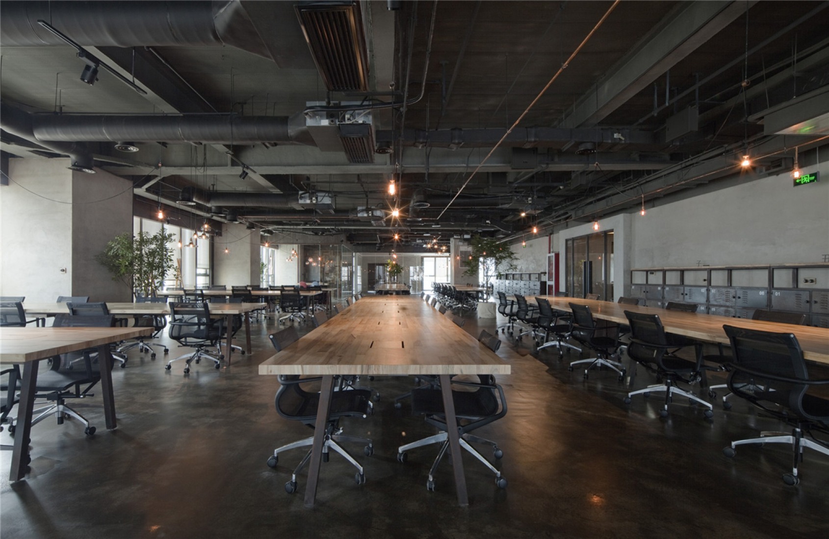 Interior. LEO offices by llLab. Photography © Peter Dixie. Interior. LEO offices by llLab. Photography © Peter Dixie.