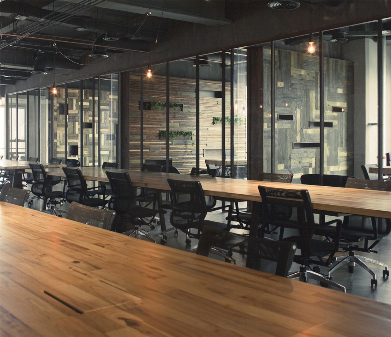 Interior. LEO offices by llLab. Photography © Peter Dixie. Interior. LEO offices by llLab. Photography © Peter Dixie.