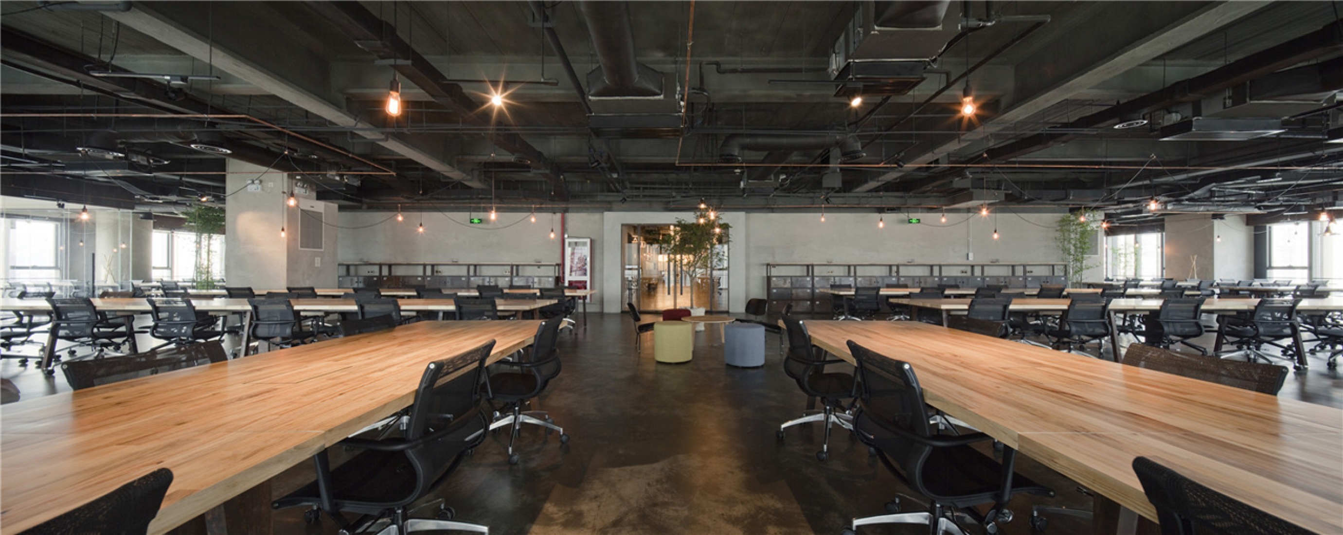 Interior. LEO offices by llLab. Photography © Peter Dixie. Interior. LEO offices by llLab. Photography © Peter Dixie.