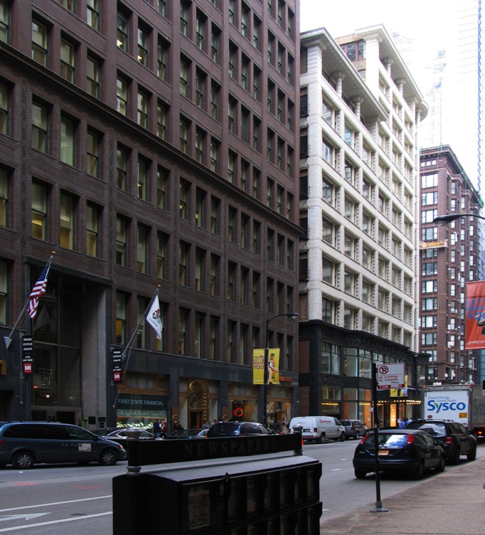 File:USA-NYC-5th Avenue Louis Vuitton0.jpg - Wikipedia