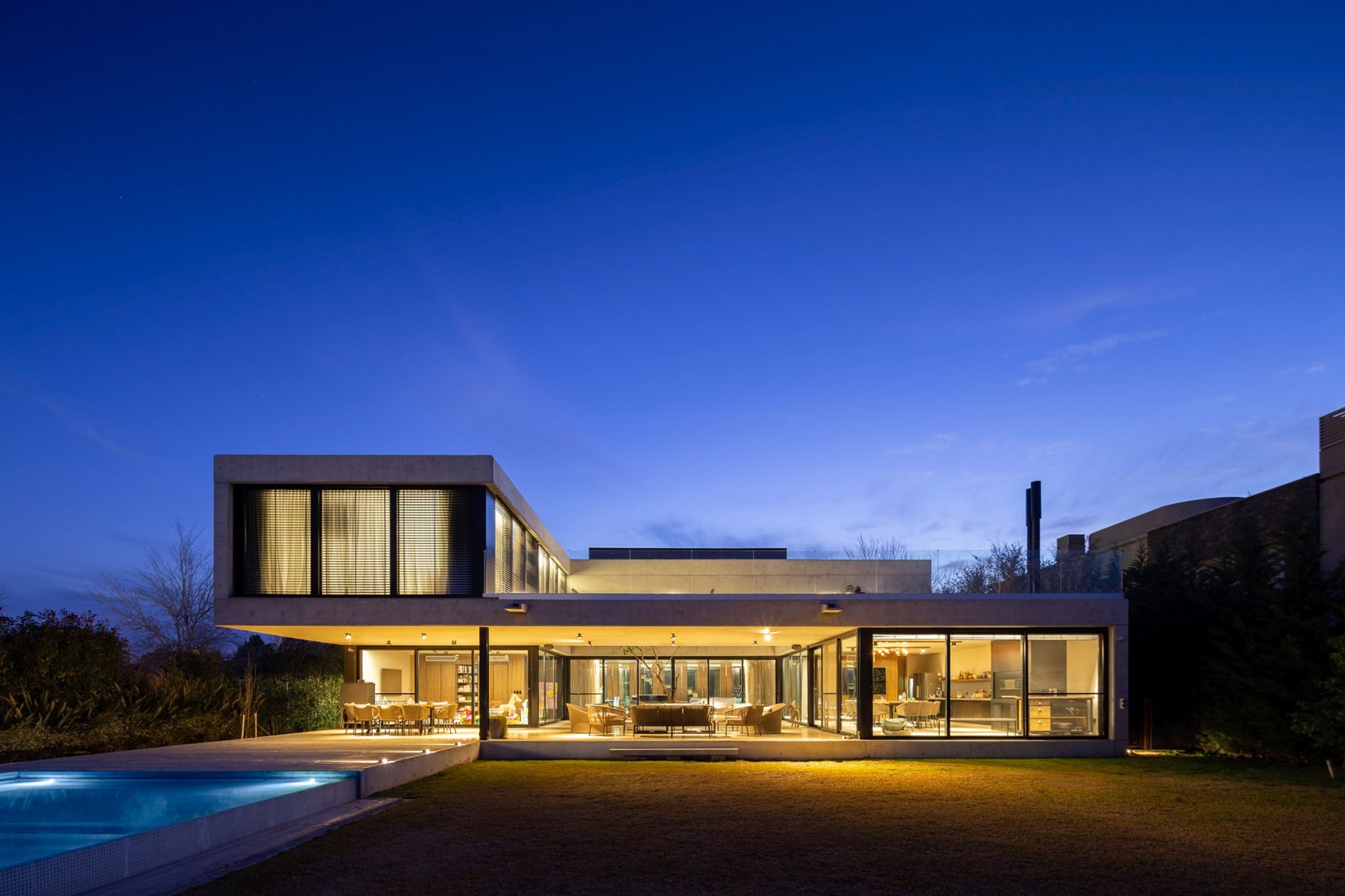 Duality and domestic balance. Golf House by Mariano Fiorentini | The ...