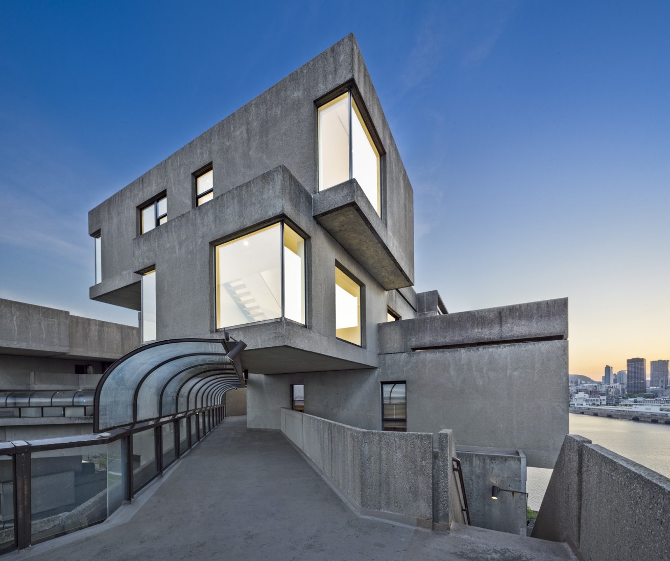 Architecture Classics: Habitat 67 / Safdie Architects