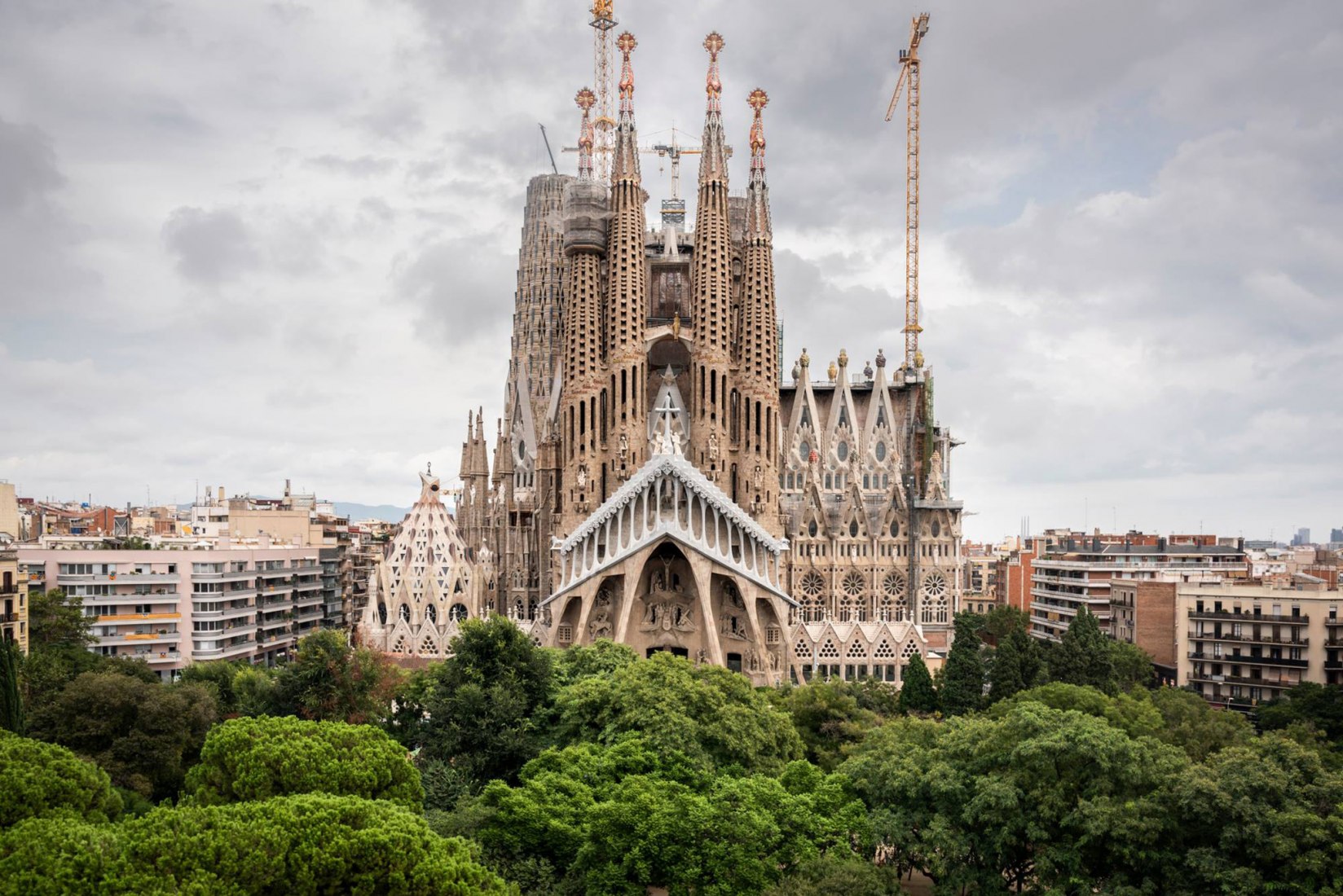 Sagrada Familia Full Hd Watch the live webcam of the world famous ...