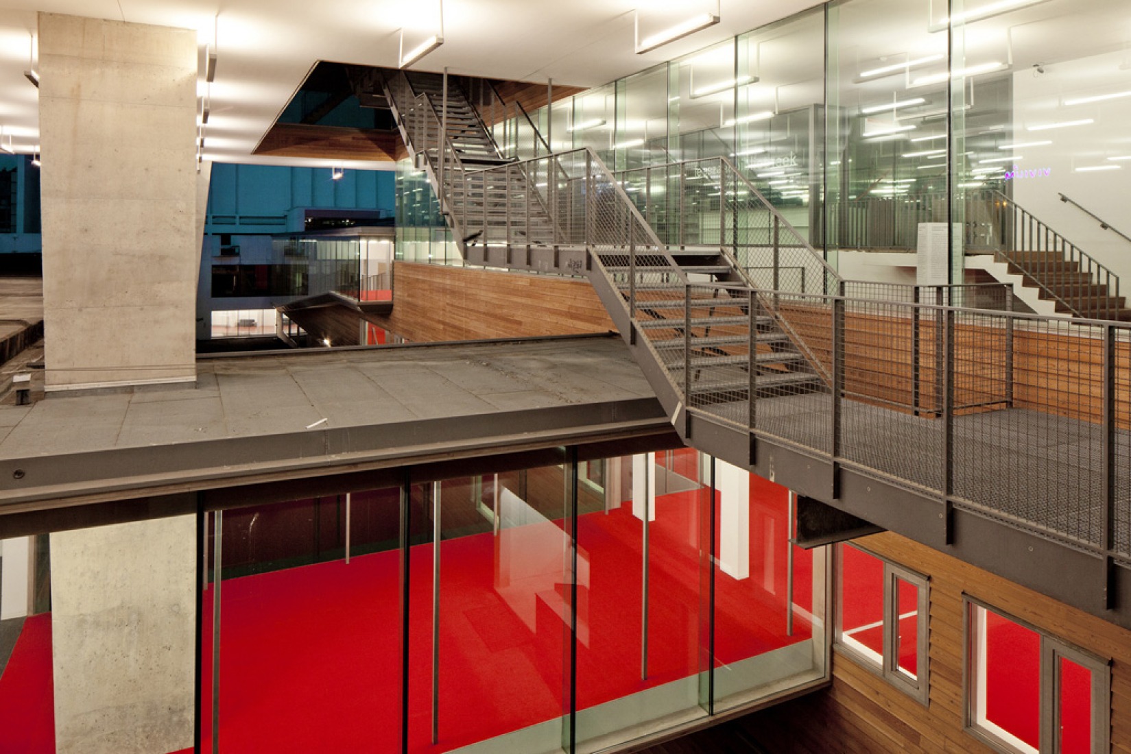 Vista de escaleras e interior. deSingel Internationale Kunstcampus. Fotografía © Michiel De Cleene 2011. Vista de escaleras e interior. deSingel Internationale Kunstcampus. Fotografía © Michiel De Cleene 2011.