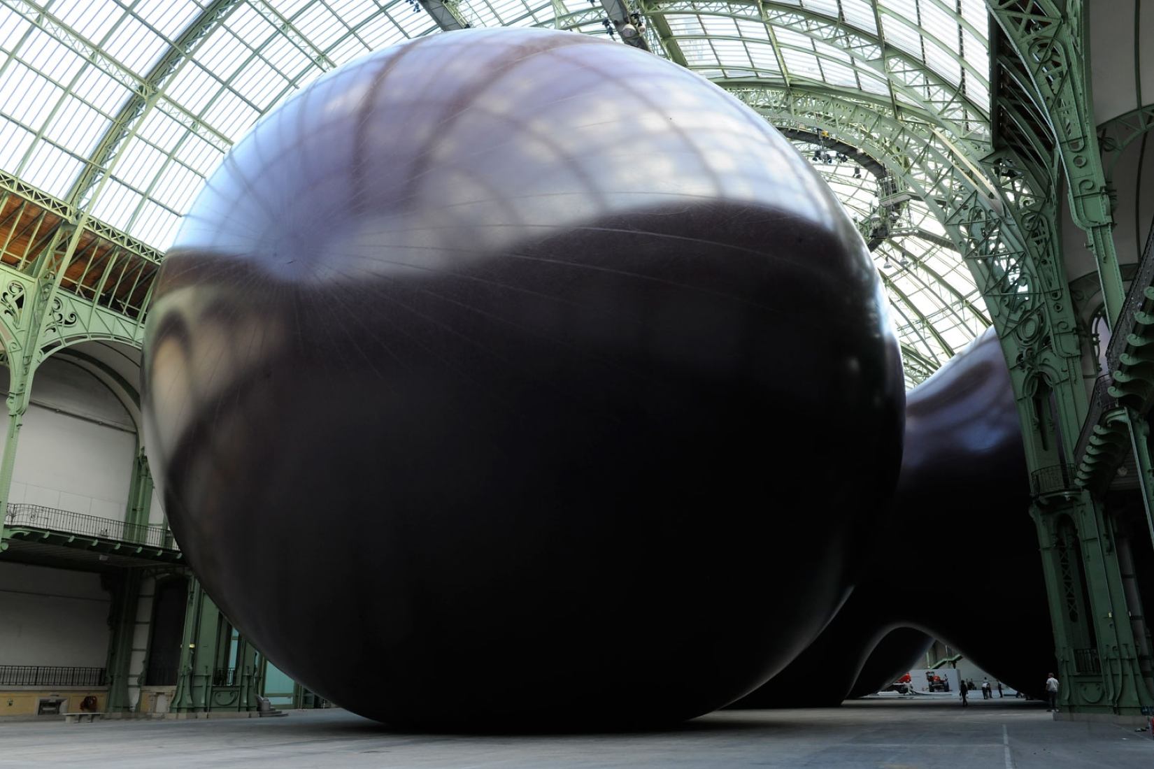 Anish Kapoor, Leviathan (2011), Grand Palais, Paris, France. Images courtesy of the French Ministry of Culture and Communication. Anish Kapoor, Leviathan (2011), Grand Palais, Paris, France. Images courtesy of the French Ministry of Culture and Communication.