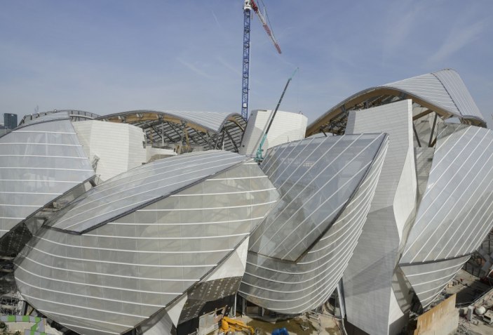 Louis Vuitton planea construir nuevas fábricas en Francia