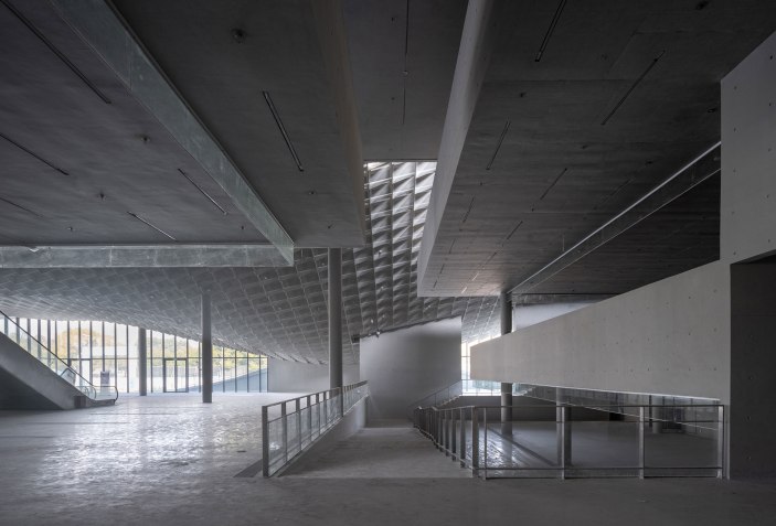 A new hill near the lake. Qintai Art Museum by Atelier Deshaus | The ...
