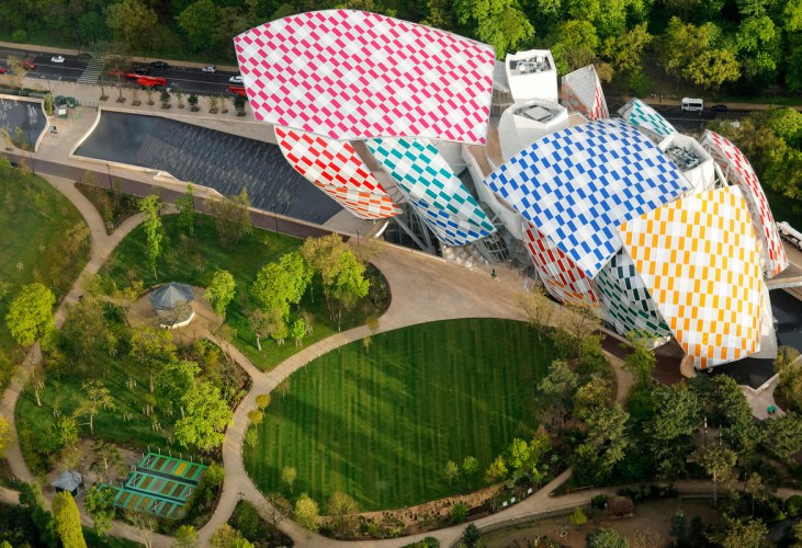 The making of Fondation Louis Vuitton in Paris - On display in Venice