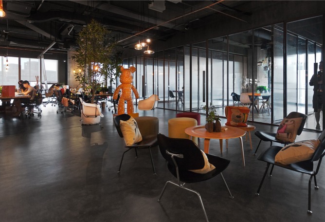 Interior. LEO offices by llLab. Photography © Peter Dixie. Interior. LEO offices by llLab. Photography © Peter Dixie.