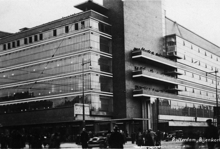 City of light vs Bijenkorf store by W.M. Dudok | METALOCUS