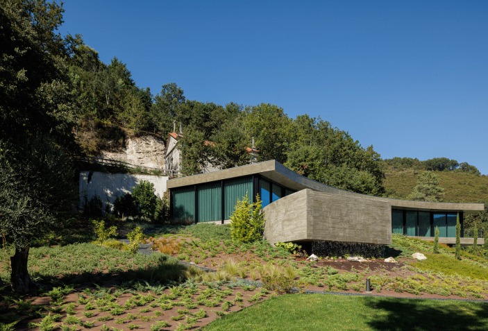 Embrace nature. Bouro House by Mutant Arquitectura & Design | METALOCUS