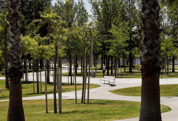 Reducing the built in favor of the natural. Magallanes Park by ...